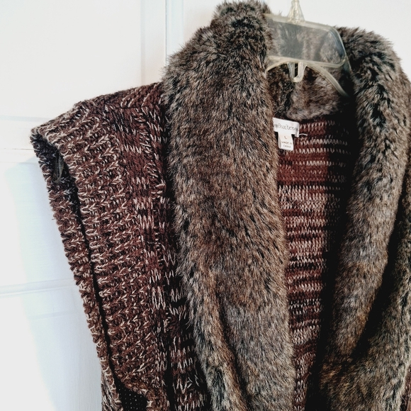 John Paul Richard faux fur collared knit vest - Picture 3 of 8